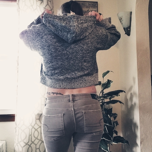 NWT crop hooded sweater FINAL PRICE - Picture 2 of 6